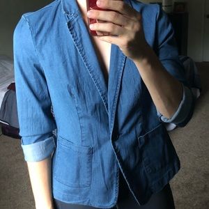 Jean jacket with pockets